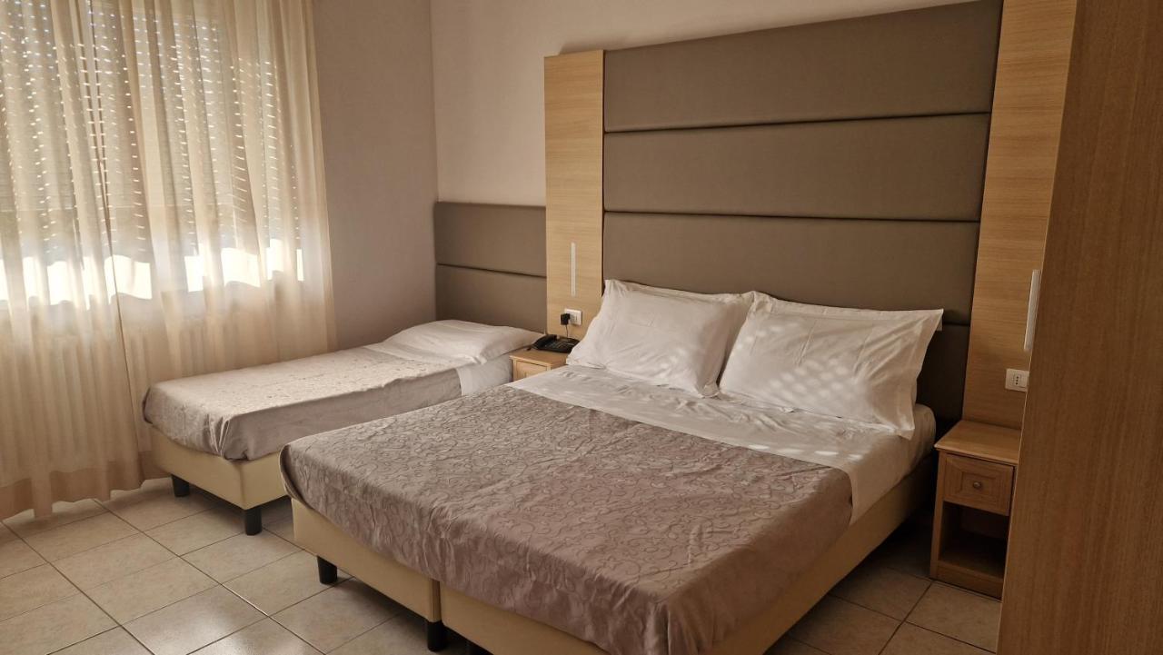 Hotel Trasimeno Bittarelli กัสติลโยเน เดล ลาโก ภายนอก รูปภาพ