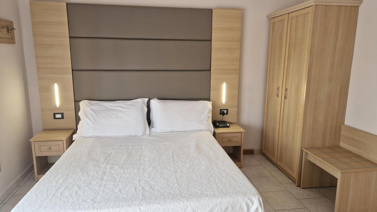 Hotel Trasimeno Bittarelli กัสติลโยเน เดล ลาโก ภายนอก รูปภาพ
