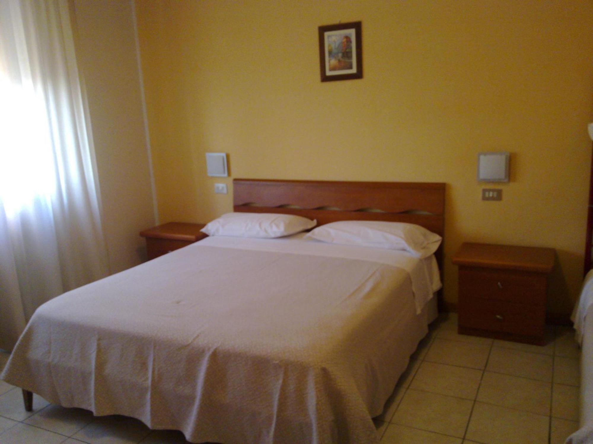 Hotel Trasimeno Bittarelli กัสติลโยเน เดล ลาโก ภายนอก รูปภาพ
