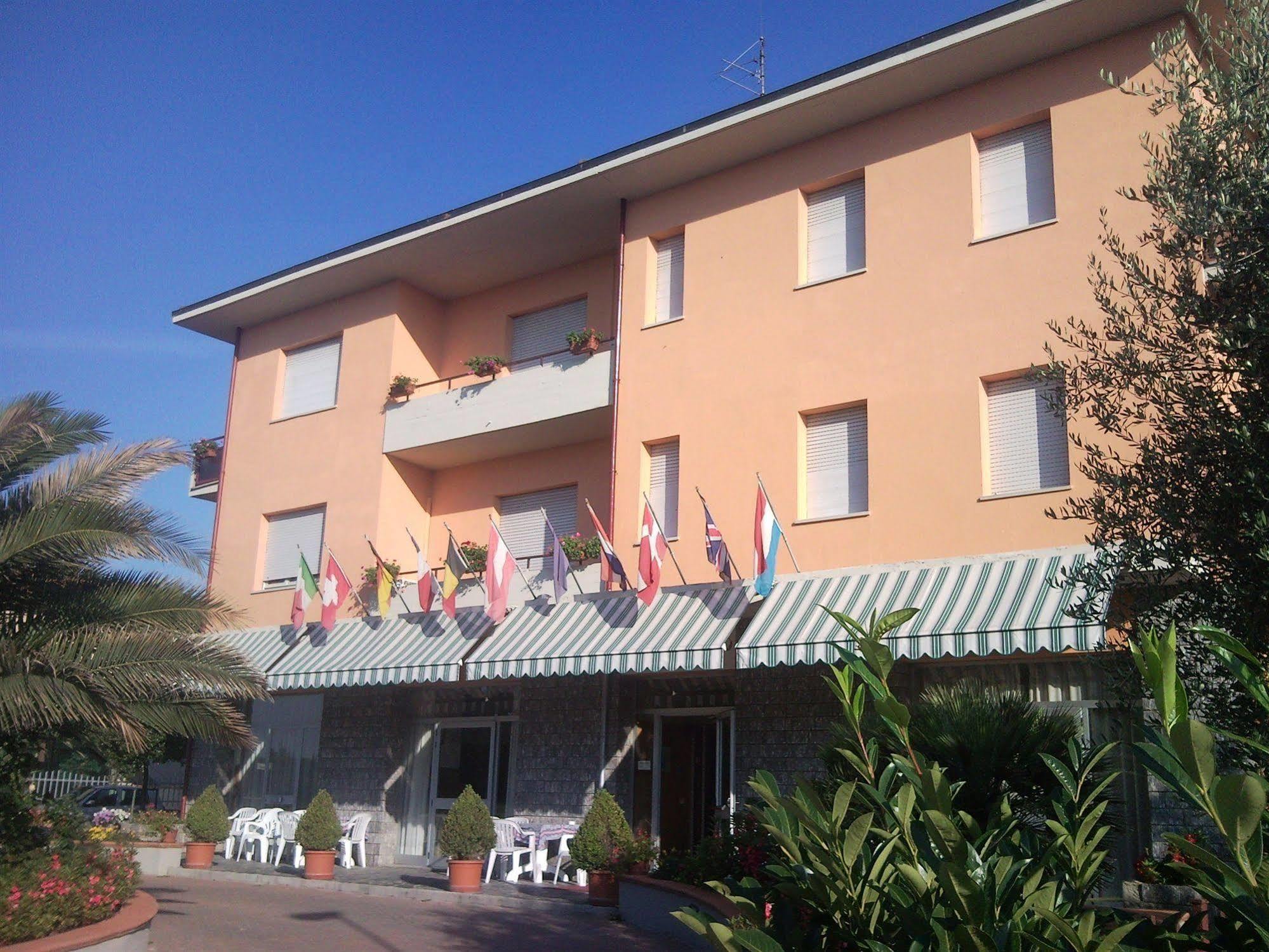 Hotel Trasimeno Bittarelli กัสติลโยเน เดล ลาโก ภายนอก รูปภาพ